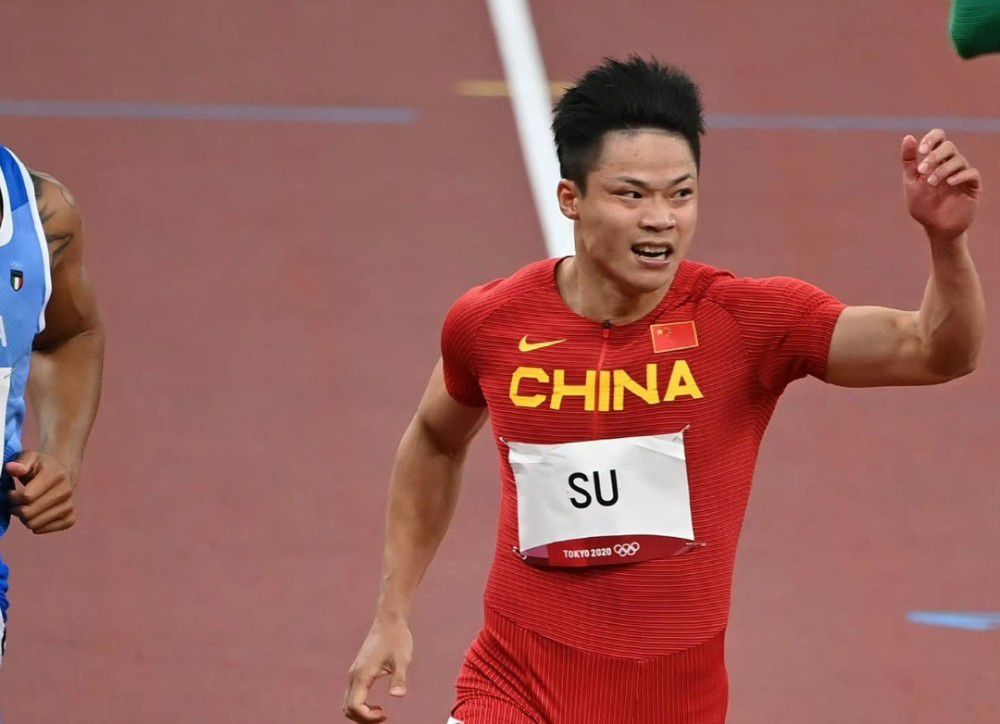 尤文中场洛卡特利在米兰出席科尼奖颁奖典礼时，谈到了关于意甲冠军之争和自己的话题。